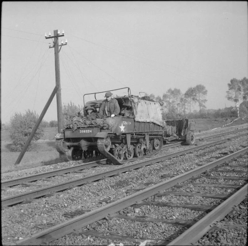 Loyd Carrier (UK) 🇬🇧